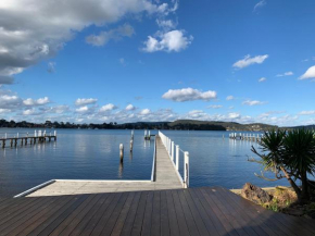 Karoola, Point Clare